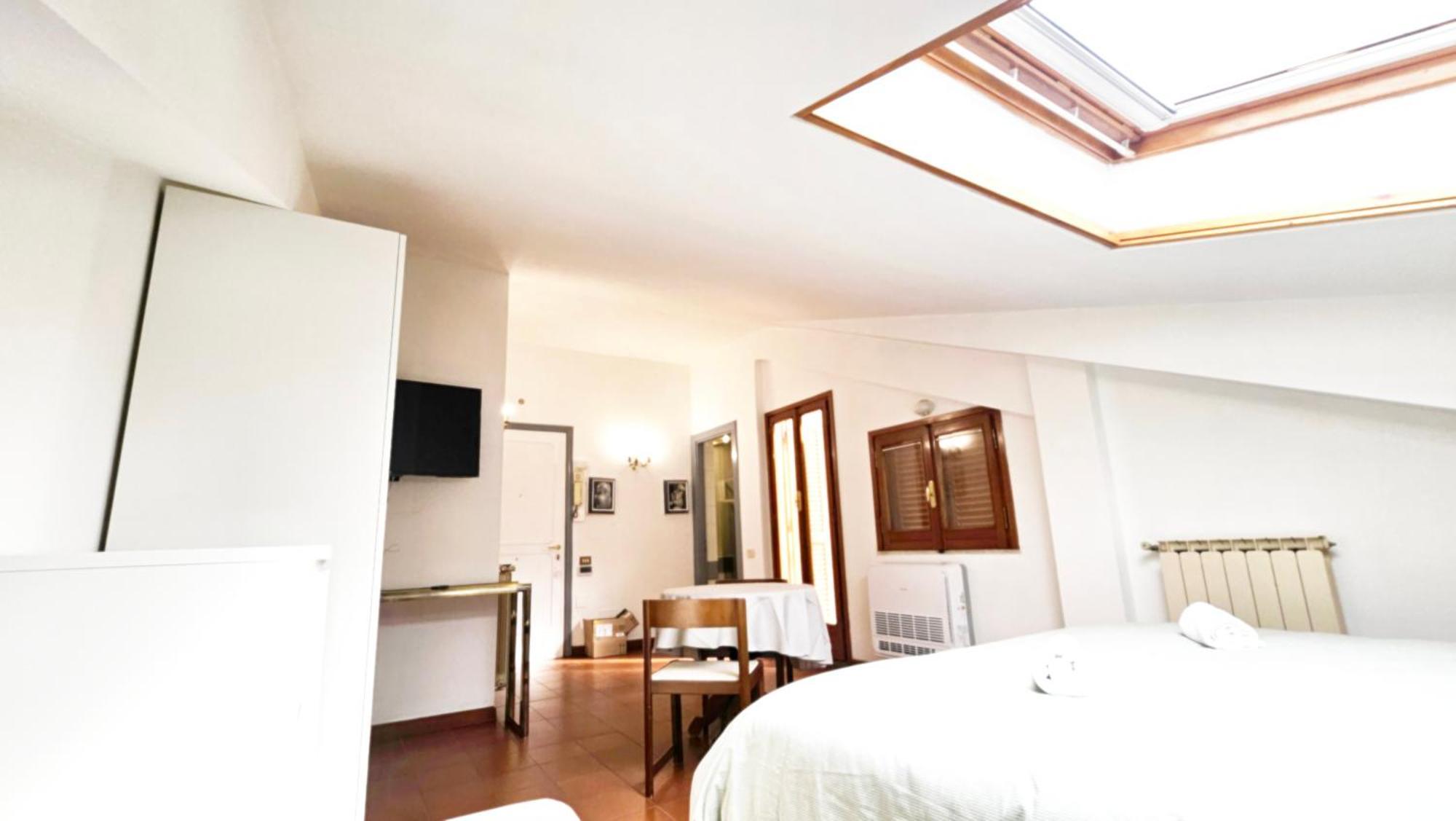 Cozy Penthouse With Terrace In Pet Friendly * Rome