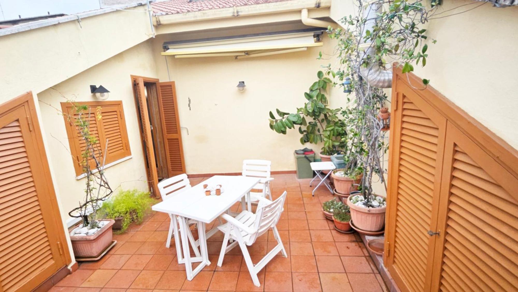 Apartment Cozy Penthouse With Terrace In Pet Friendly *